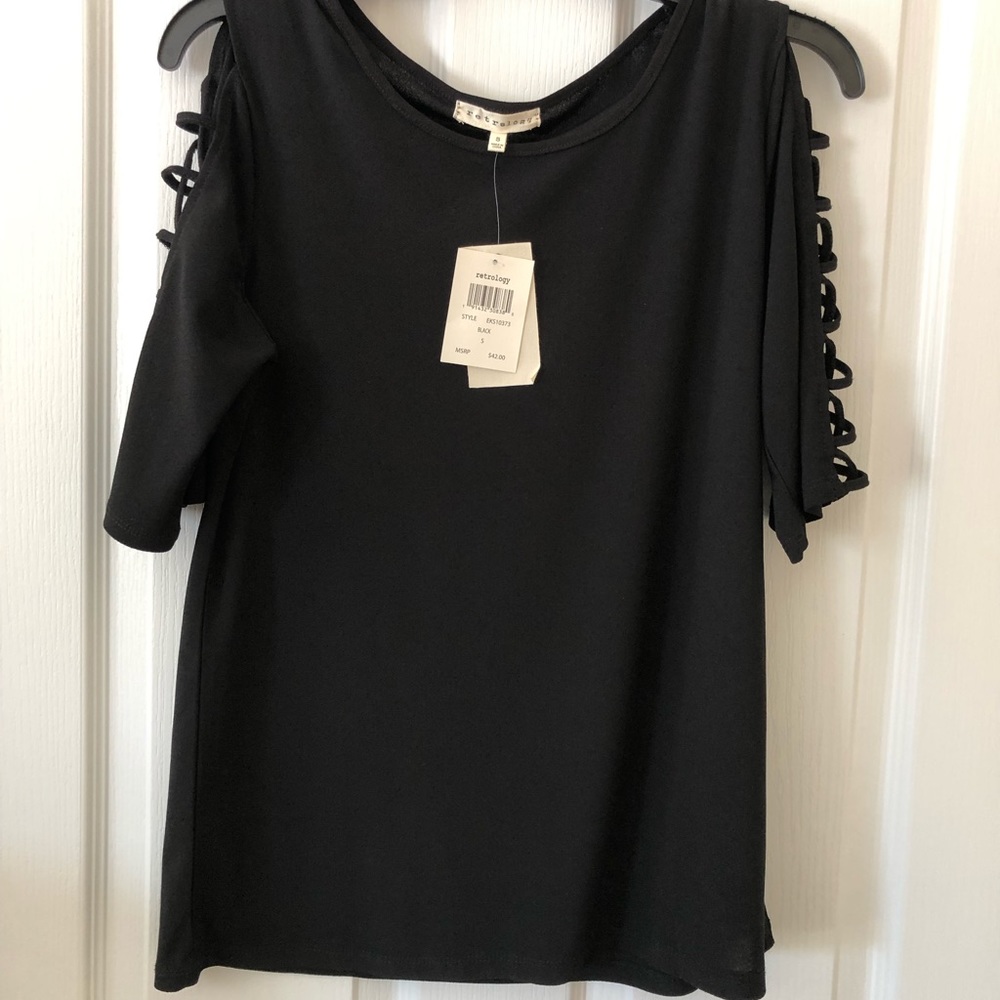 Retrology Style EKS10373 Black Cold Shoulder Top Size Small